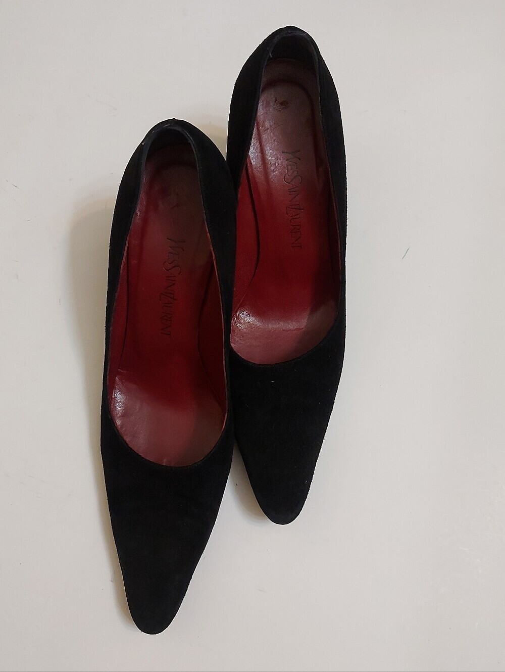 Yves Saint Laurent (YSL)Black suede pumps with a red leather insole, size 8